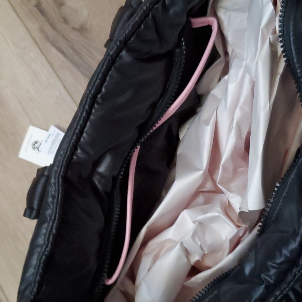 NWT Wildfox Black and Silver Lips Tote Bag - Picture 7 of 7